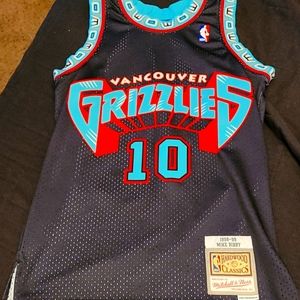 Jersey and matching shorts .